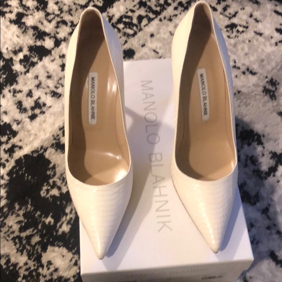 Manolo Blahnik Pointed Toe Python Pump - Picture 2 of 6